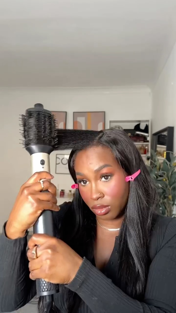 Instagram post by @solapatronne for Curlsqueen. Caption reads: [...] to sew-ins - these are from....