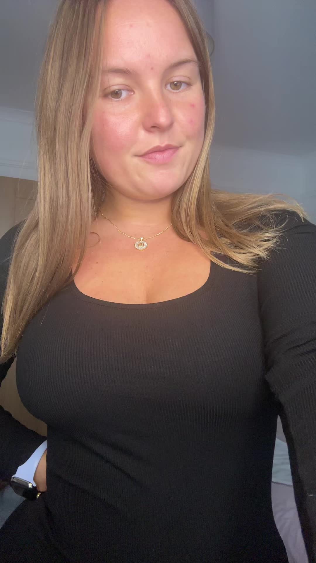 TikTok post by @l_b_2622 for MOOSLOVER. Caption reads: #mooslover #dress #autumnoutfits #shapewear....