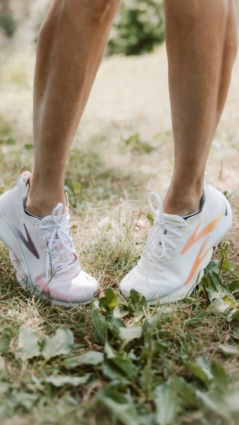 Instagram post by @justineelizabethmattera for Brooks Running Italy. Caption reads: Nuova colorazione per le #glycerinflex . A voi che....