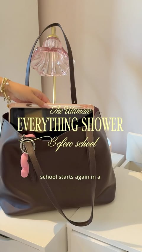 Instagram post by @sofiaadelgiudice for Billie. Caption reads: [...] & ready for a new school year with my....