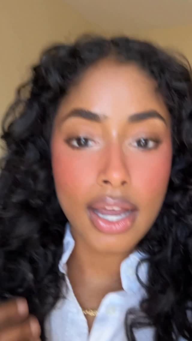 Instagram post by @ambar.penelope for Caliray. Caption reads: gifted by caliray 

This is the perfect peach tone....