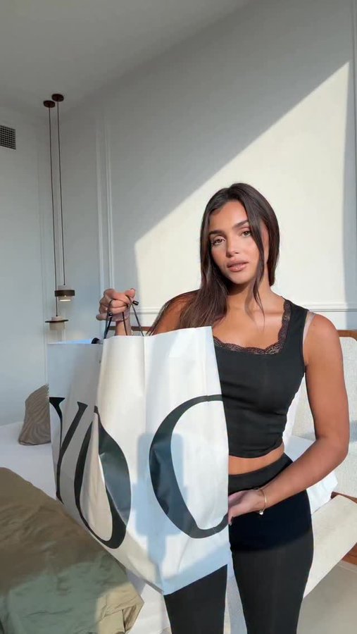 Instagram post by @yaas0u for Oysho. Caption reads: Haul @oysho 😍😍.