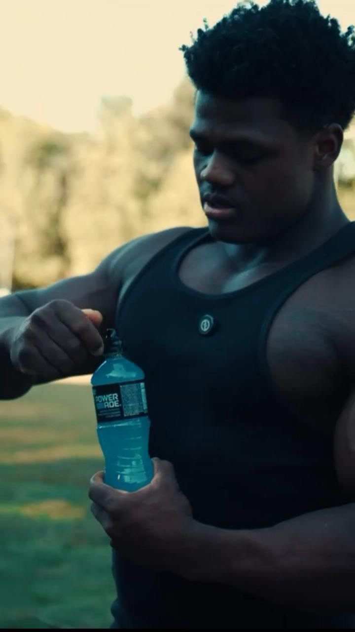 Instagram post by @rodriigopantera for POWERADE. Caption reads: Dia de cardio pesado aqui no parque, pessoal.
E....