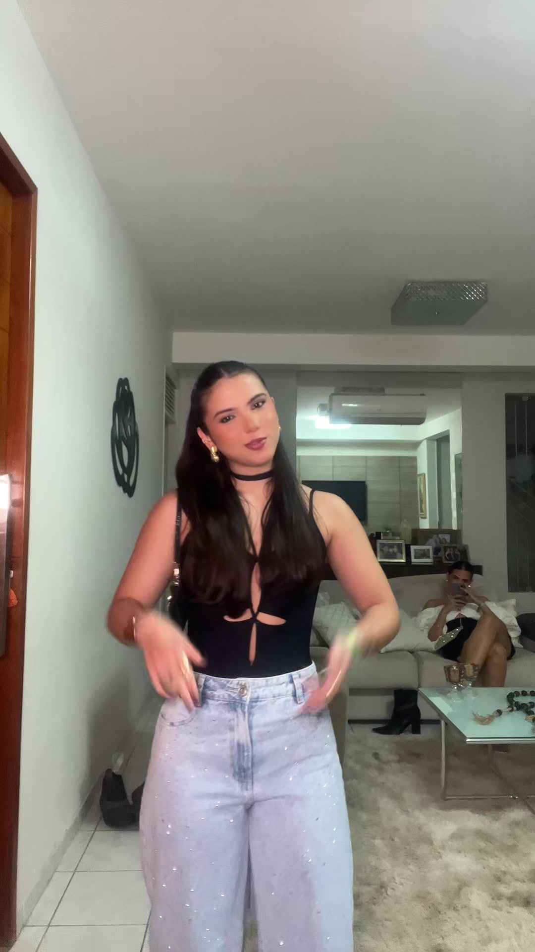 TikTok post by @mariabgois for Riachuelo. Caption reads: body: @basic.natal.store calça: @Riachuelo .