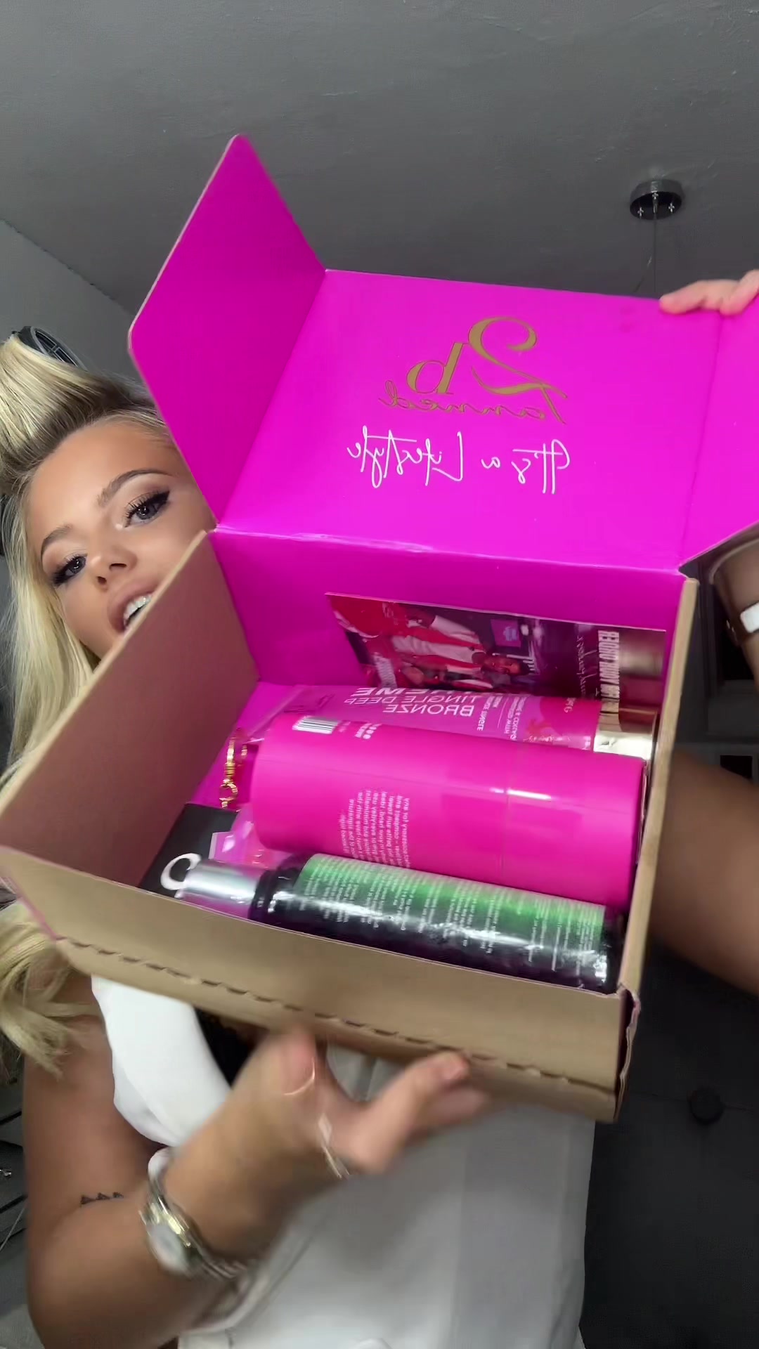 TikTok post by @abbiegibbs for 2bTanned. Caption reads: Thank u @2bTanned 🩷🩷🩷.