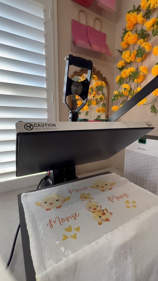 Instagram post by @craftykari_ for HeatPressNation. Caption reads: [...] I got my 16 x 24” heat press from....