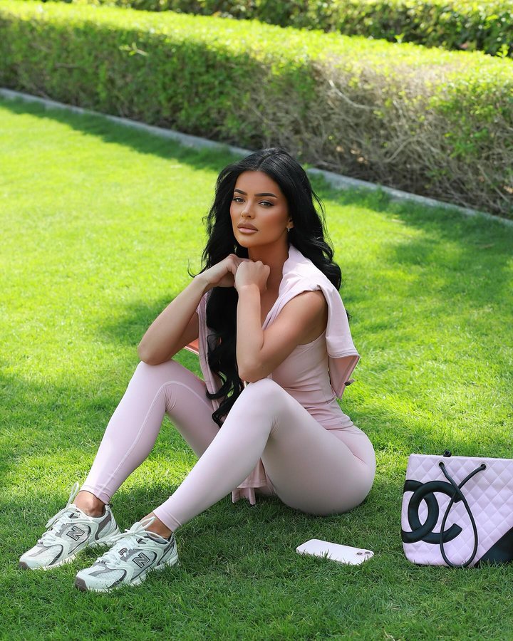 Instagram post by @stephsymondsx for SorelleUK. Caption reads: 🎀🩷💘 @sorelleuk AD 
shot by @_pointofview1.