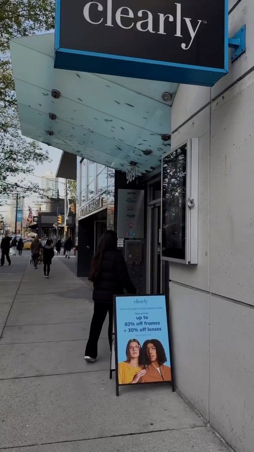 Instagram post by @chlogeddes for Clearly. Caption reads: [...] to book an eye appointment✨I went to....