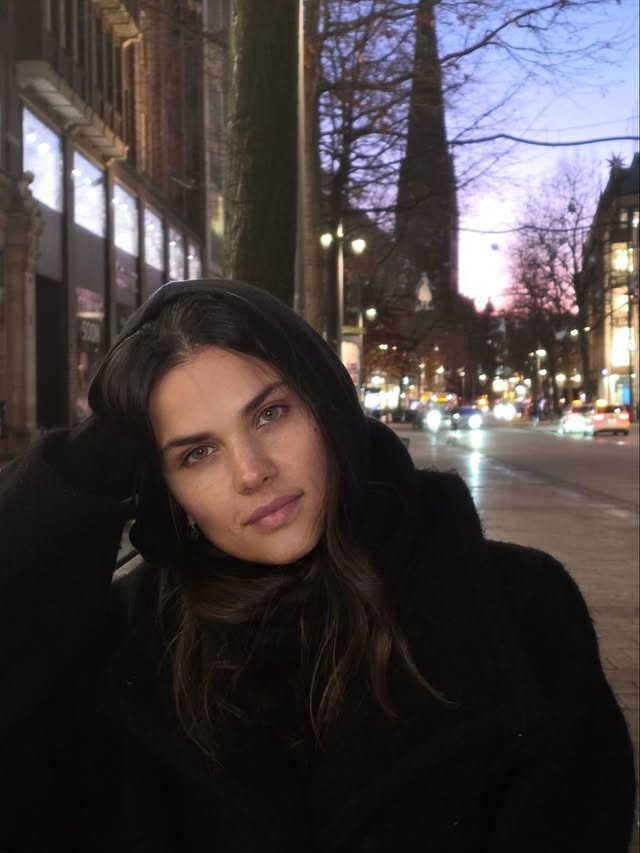 Instagram post by @louisa_masciullo for Samsung Germany. Caption reads: [...] #withGalaxy @samsunggermany @samsungmobile.