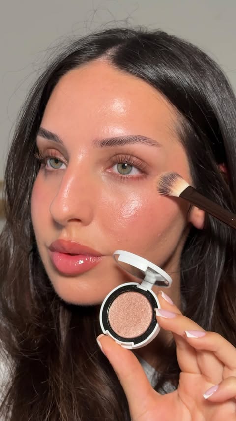 Instagram post by @naomimizrahi for LOOKFANTASTIC. Caption reads: [...] brush Discount codes (affiliate)....