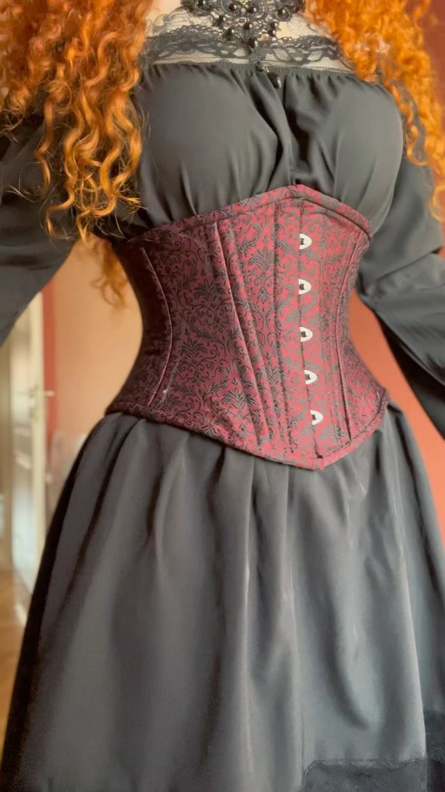 Instagram post by @rebellious.spirit.moonchild for Orchard Corset. Caption reads: [...] 2976122 by @romwe 🍒 Corset by....
