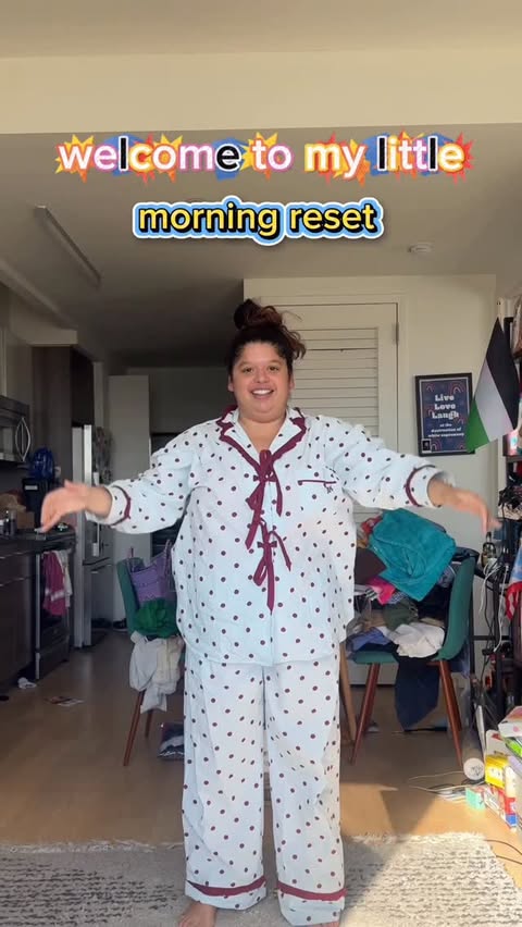 Instagram post by @siranda_manchez for Harmless Harvest. Caption reads: [...] morning routine, with the help of....