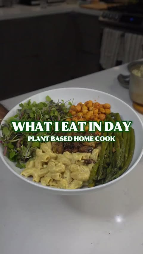 Instagram post by @tappedinwellness for Vitamix. Caption reads: WHAT I EAT IN A DAY w/ @vitamix #ad Being a home....