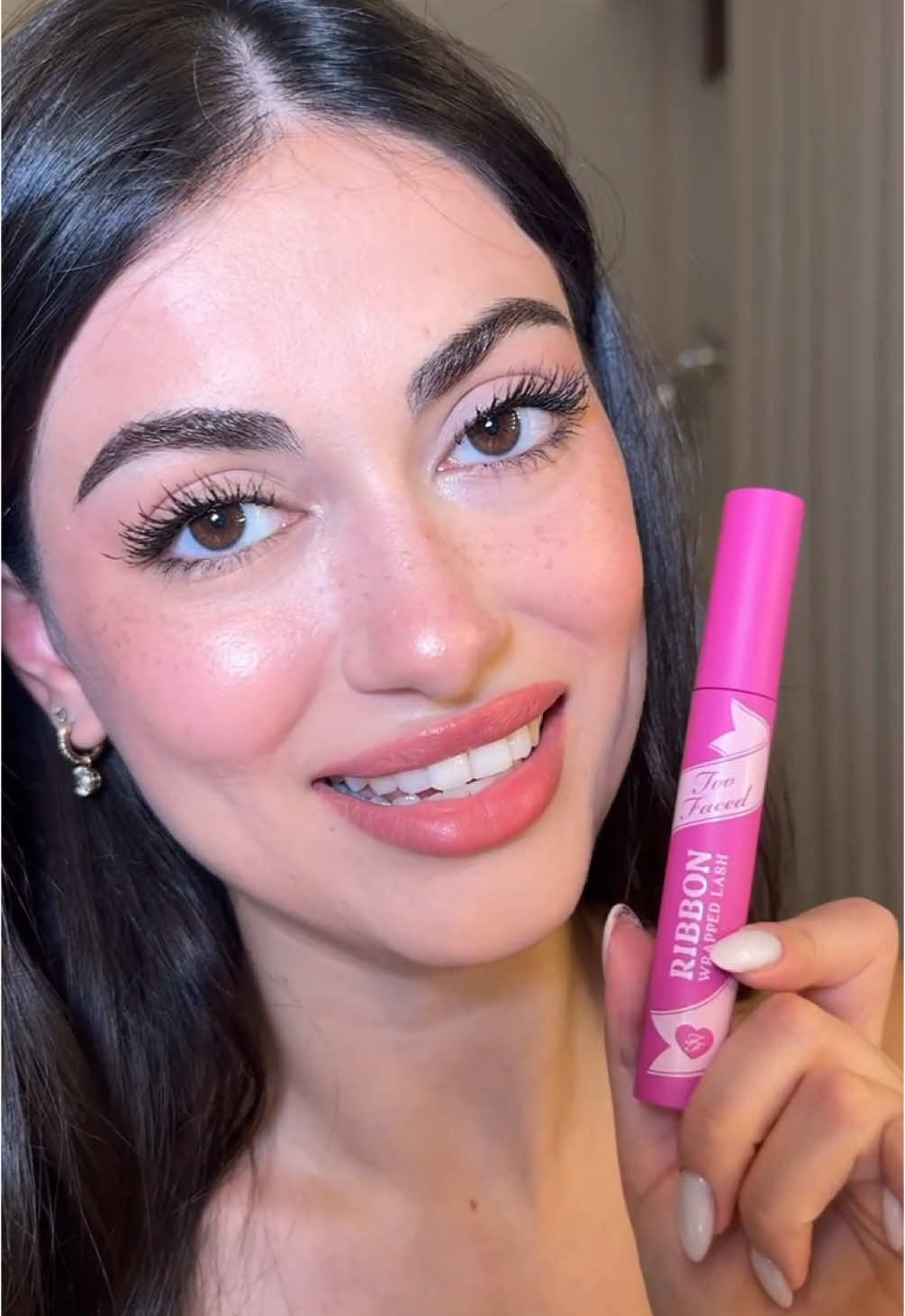TikTok post by @sephoraturkiye for Too Faced. Caption reads: Maskara sevdalıları bi toplanabilir mi?🙂‍↔️ ....