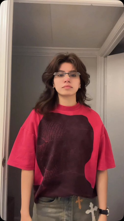 Instagram post by @spideyxsi for TIJN Eyewear. Caption reads: tuve q subirlo de nuevo 🕶️
#tijneyewear.