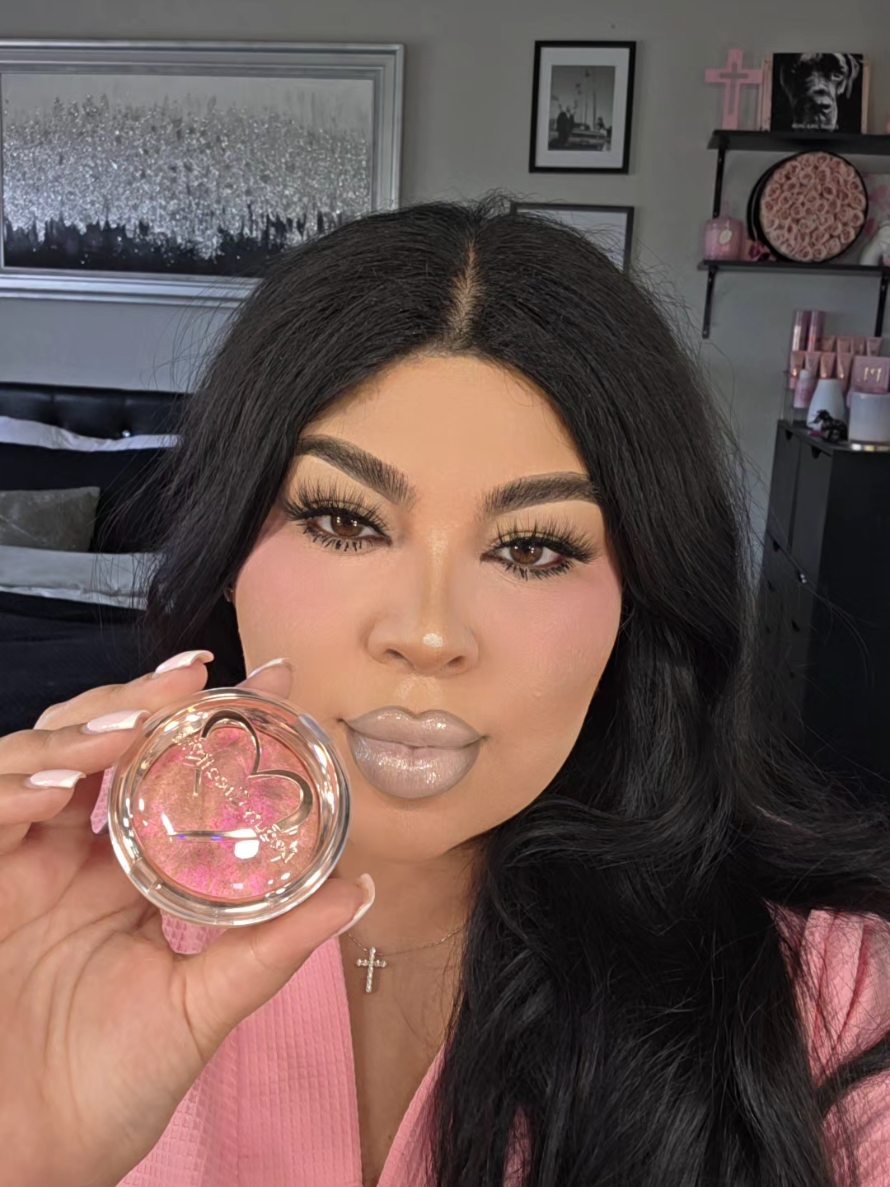 TikTok post by @1jaygee for Beauty Creations México. Caption reads: ✨️ Perfect blush lighter for summer ☀️ 💕✨️....