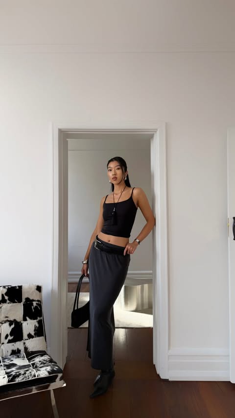 Instagram post by @whhannahw for Everlane. Caption reads: [...] casual chic #styleinspo #everlanepartner....