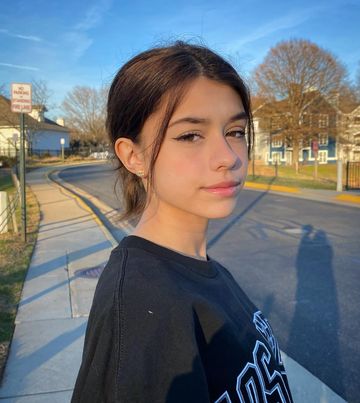 Instagram post by @rachelbrockmann for Rowan. Caption reads: ✨ GIVEAWAY ✨ Wearing my new @heyrowangirl studs,....