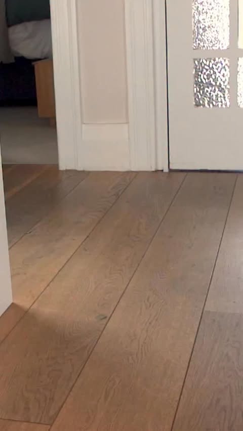 Instagram post by @valerie_dachshund for Life360. Caption reads: [...] snag 🌭 to getting that bag 💅🏽....