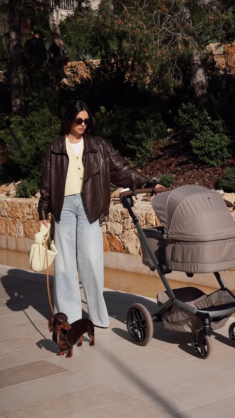 Instagram post by @kellypiquet for Maxi-Cosi. Caption reads: [...] motherhood isn’t one setting. The Maxi-Cosi....