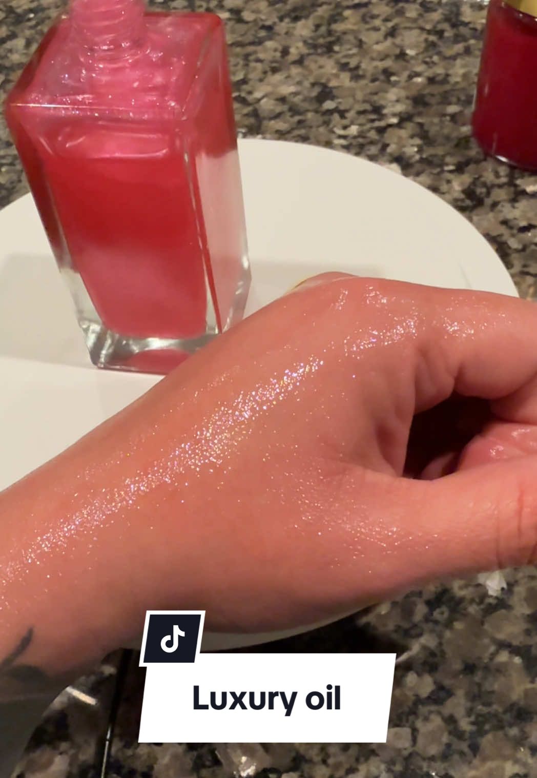 TikTok post by @tilolalove for Truly Beauty. Caption reads: [...] Usa este aceite y me contarás #truly @Truly....