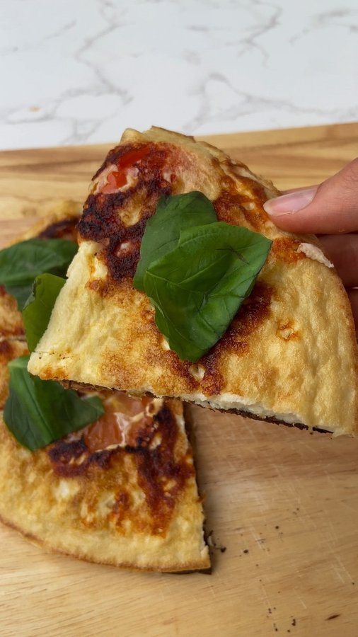 Instagram post by @chenoahill for Circulon. Caption reads: Healthy Breakfast Pizza 🍕 // Recipe below....