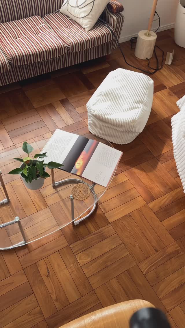 Instagram post by @y_______mvvvg for Little Rooms. Caption reads: @littlerooms.jp....