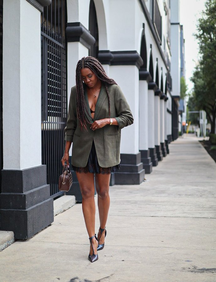 Instagram post by @stylebymenikkib for ShoeDazzle. Caption reads: [...] stiletto pumps in rich cocoa brown....