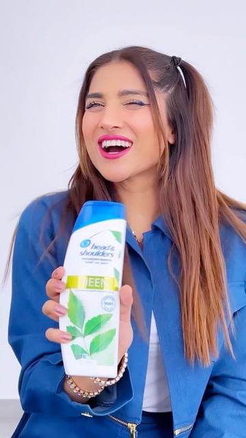 Instagram post by @mom_in_dubai for Head & Shoulders Arabia. Caption reads: #summerready with @headandshouldersar #neeminfused....