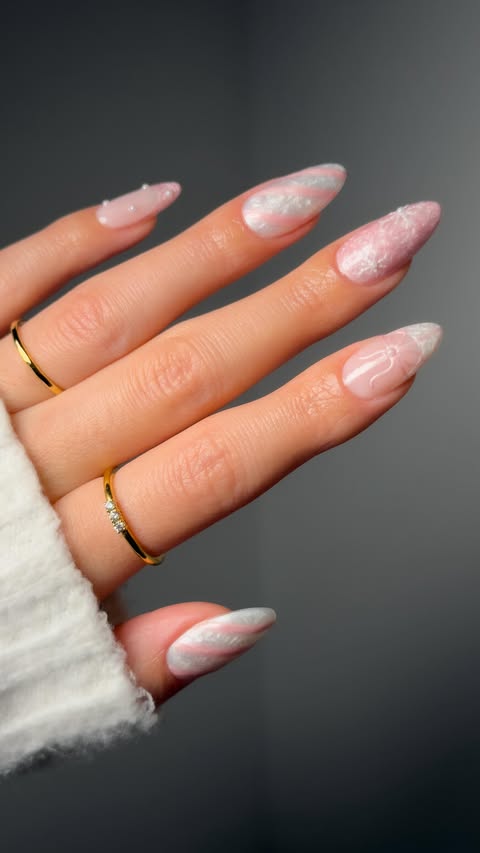 Instagram post by @disseynails for Apres Nail. Caption reads: [...] and cute 🫶🏻

using: @apresnailofficial....