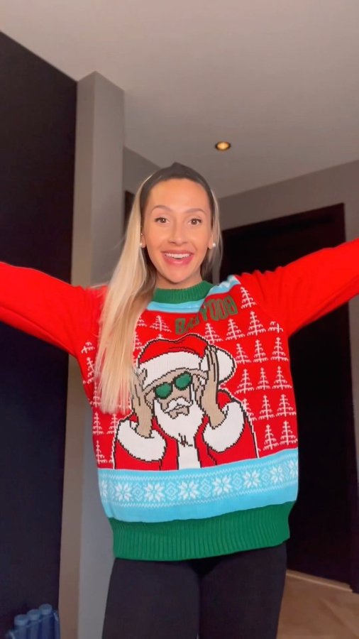 Instagram post by @suzannesvanevik for Bodylab. Caption reads: Ho ho ho! Guess who’s back?! 🎅🏽😍 //....