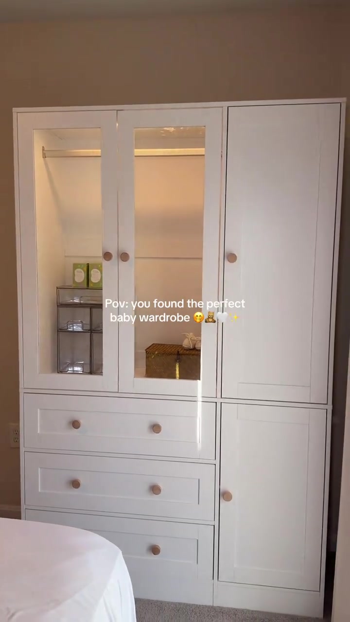 TikTok post by @rafakirchn for VOWNER. Caption reads: [...] #babyshower #closet #babynursery @VOWNER.
