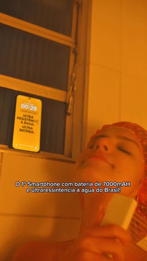Instagram post by @liadiasofc for realme Brasil. Caption reads: Salva pelo celular… No fim das contas, o realme....