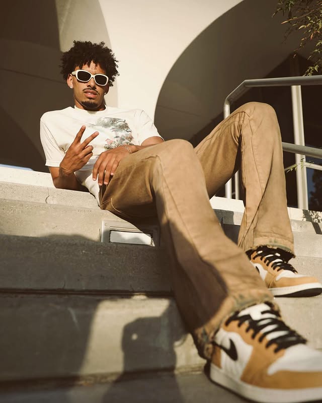 Instagram post by @julienfranklin_ for mnml. Caption reads: Stay this simple this summer with @mnml.la....