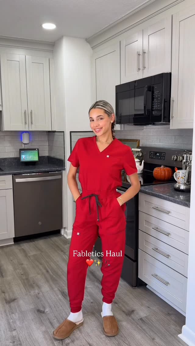 Instagram post by @gabrielaxgomez for Fabletics. Caption reads: This red set from @fabletics is everything for....