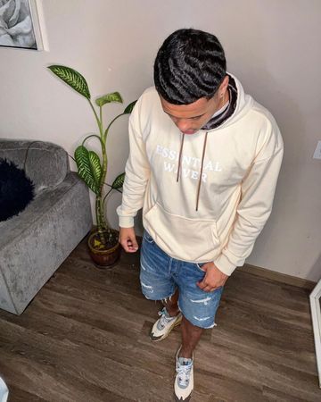Instagram post by @devell_perry for Da Wave Essentials. Caption reads: Essential Waver 🌊🧈

Use my discount code....