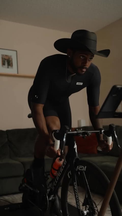 Instagram post by @dijounfarquharson for Zwift. Caption reads: [...] a ride. Who’s treasure hunting with me?....