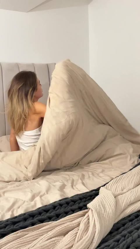 Instagram post by @bethanie.kendra for Homedics. Caption reads: [...] wake-ups > chaotic alarms!!! The @homedicsuk....