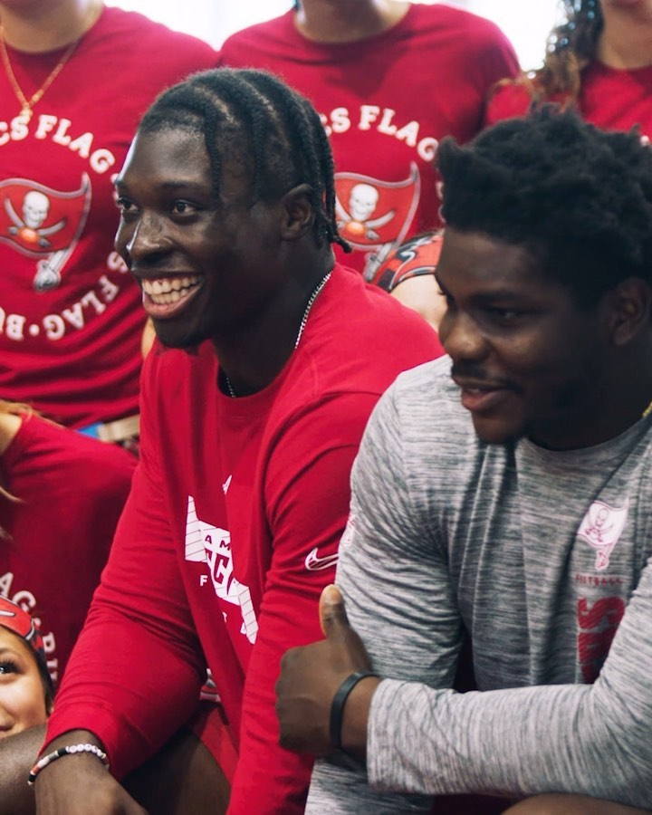 Instagram post by @buccaneers for Head&Shoulders. Caption reads: Putting on a show with Tampa Bay’s best for....