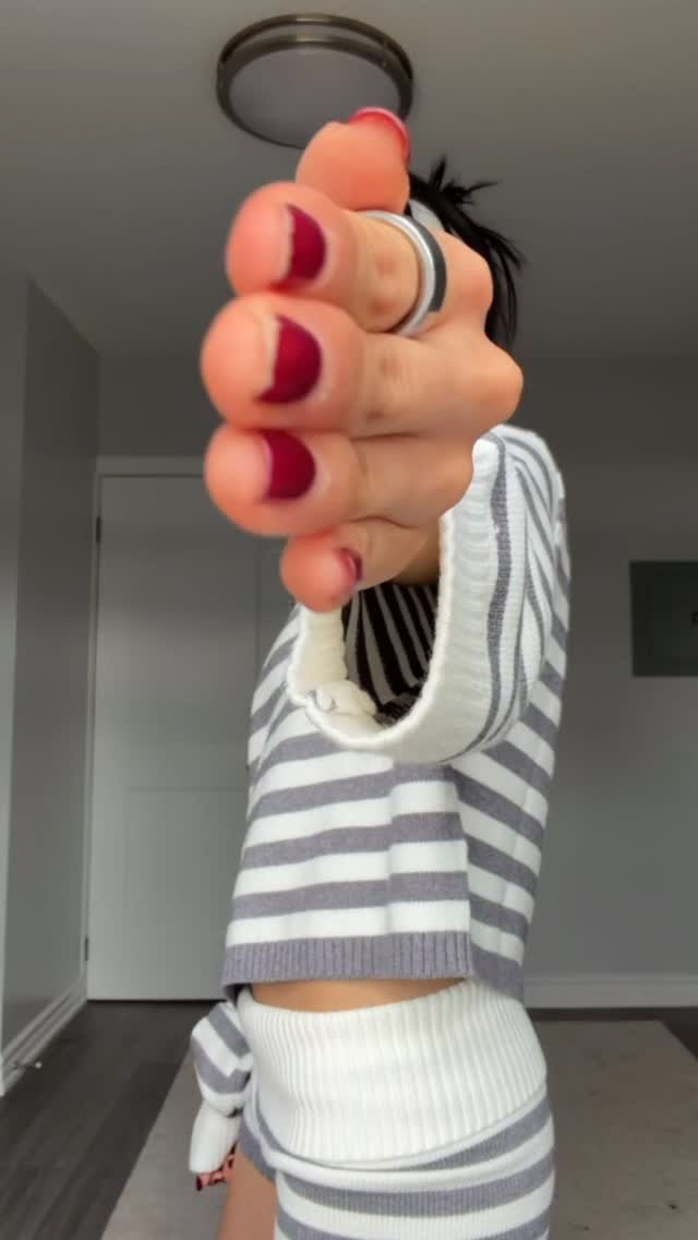 Instagram post by @okay.ainsley for Edikted. Caption reads: tis the szn for cozy matching sets keke 🧸

Which....