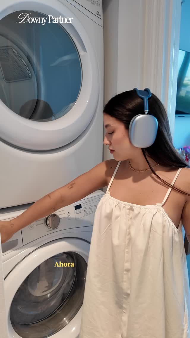 Instagram post by @vaneoliveiras for downy. Caption reads: Nada compara a esa sensación de recién bañadita....