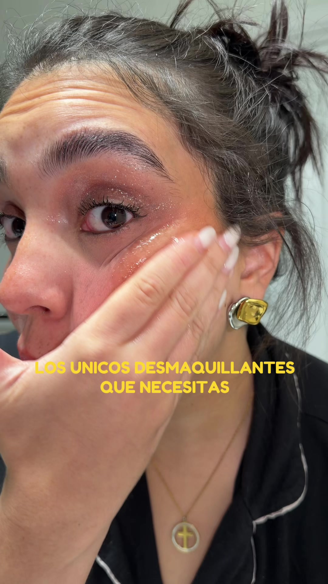 TikTok post by @pastoramazzei for Anua Store US. Caption reads: [...] hacer restock urgente @anua_global @Anua....