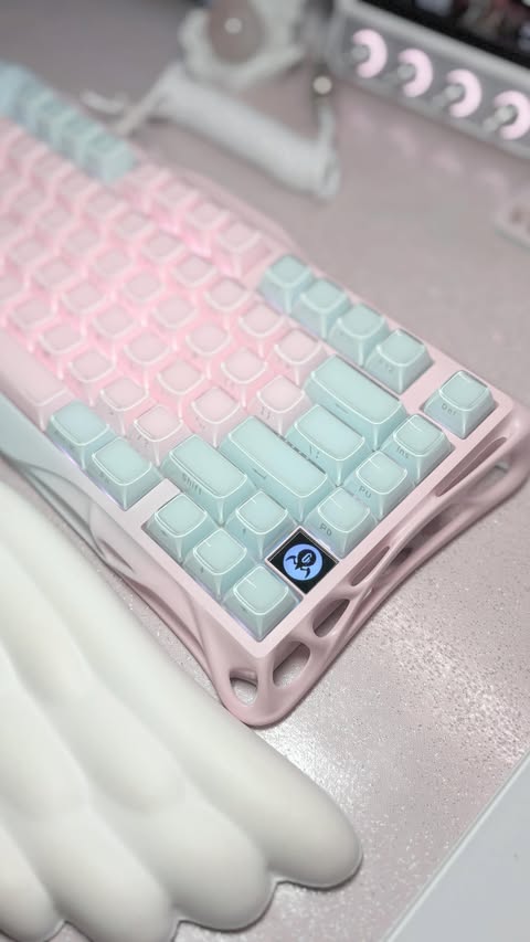 Instagram post by @lunettamiu for GravaStar. Caption reads: 🫧GravaStar Mercury K1 LITE🩷 10% off with ‘Luna’....