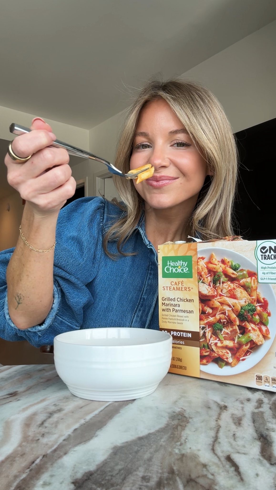 Instagram post by @kelliebullock for Healthy Choice. Caption reads: #Ad My 10 obsessions including my favorite lunch....