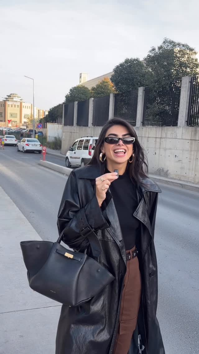 Instagram post by @selennergiz for Massimo Dutti. Caption reads: LATEST OUTFİT🤎 #fyp #ootd #reklam 

Trench @zara....