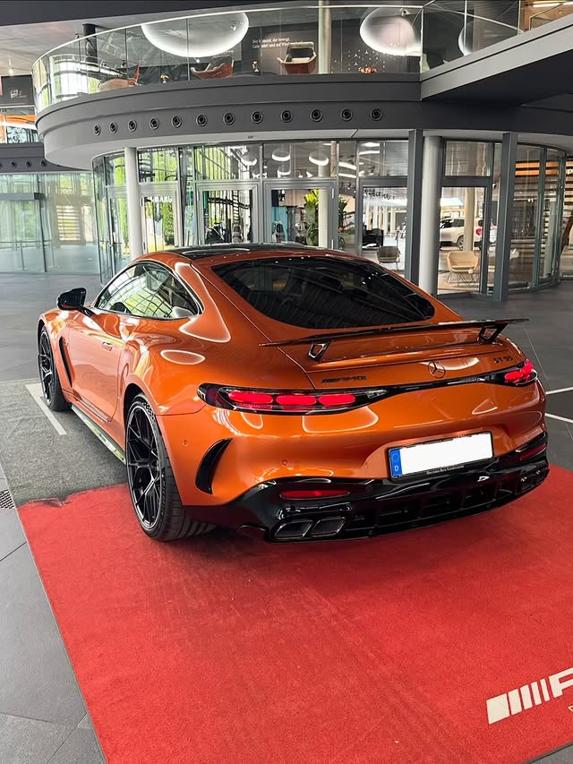 Instagram post by @dalebo_benz for Mercedes-AMG. Caption reads: [...] Photography @dalebo_benz ⠀⠀⠀⠀⠀⠀⠀ 🚗....