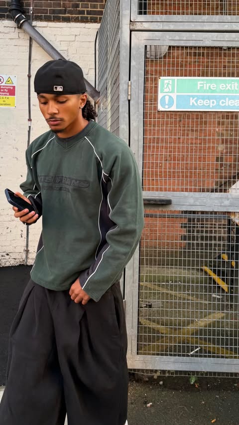 Instagram post by @raphmb_ for Urban Outfitters. Caption reads: The fits speak for themselves, @urbanoutfitterseu....