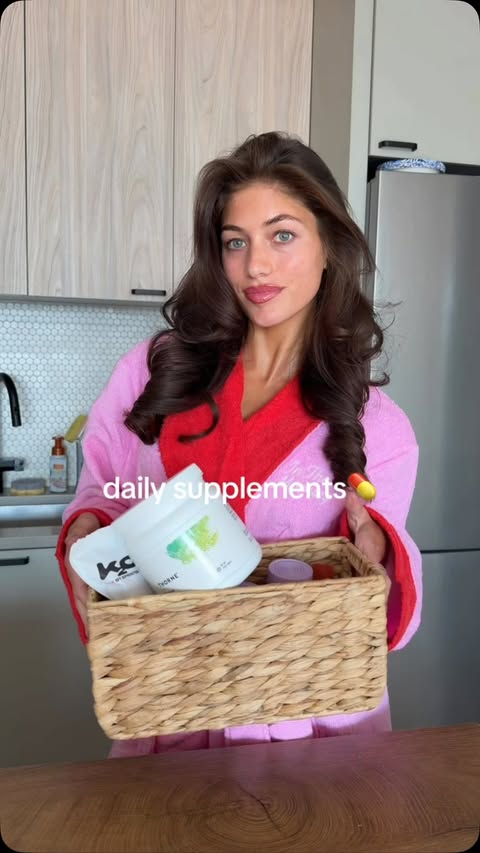 Instagram post by @haleysluss for iHerb. Caption reads: [...] out the day + why!!!! Use code HALEY25....