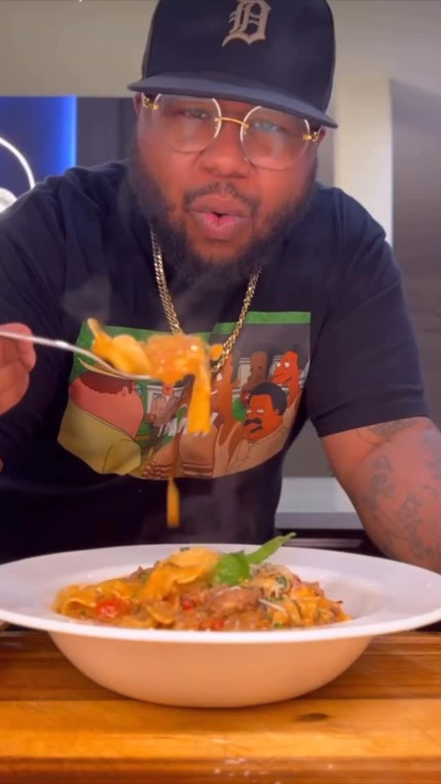 Instagram post by @tookool_chef for HexClad. Caption reads: Sweater weather season 🙌🏾🙌🏾 This Tortellini....