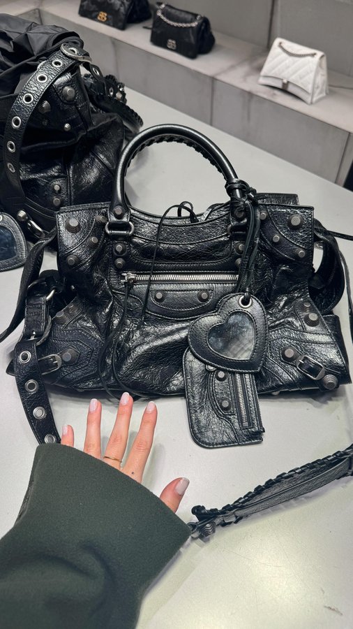 Instagram post by @mariagabrielasantos for Escada Fragrances. Caption reads: A scent to feel beautiful @escadafragrances....